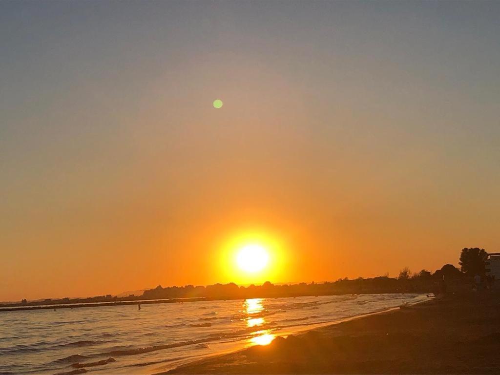 Le Grau Du Roi - Rive Droite - Plage Du Boucanet Buitenkant foto
